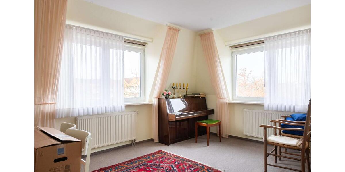 Dachgeschoßwohnung Bad Zwischenahn - 3.5 Zimmer, 127 m&sup2;, 1.200&euro; | Angebot:25783968