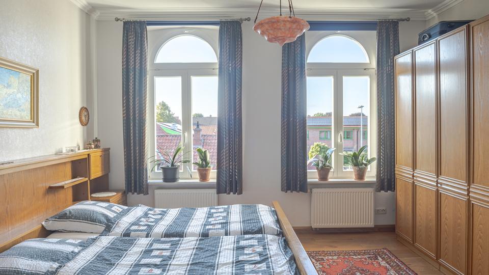 Saniertes, denkmalgeschütztes Wohnhaus mit Garten, Nebengebäuden u. Garage im Herzen von Wiefelstede 8 zimmer