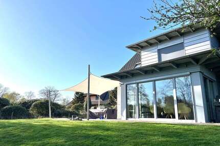 Haus zum Mieten in Edewecht 2.100 € 155.62 m²