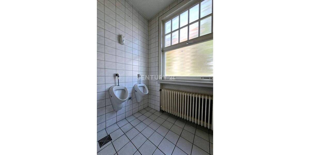 Gewerbeobjekt Varel - 6 Zimmer, 229.500&euro; | Angebot:25696195