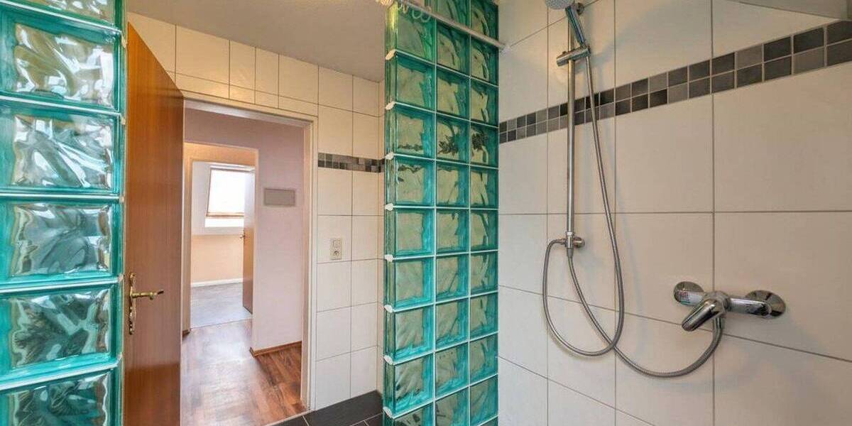 Mehrfamilienhaus, Wohnhaus Varel - 7 Zimmer, 212 m&sup2;, 339.000&euro; | Angebot:26070425