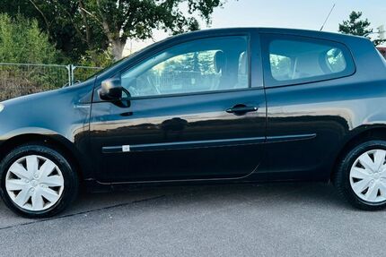 Renault Clio 107.000 km 2.950 &euro; Oldenburg 26133