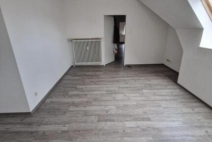 2 Zimmer Wohnung mit Balkon zu vermieten zimmer