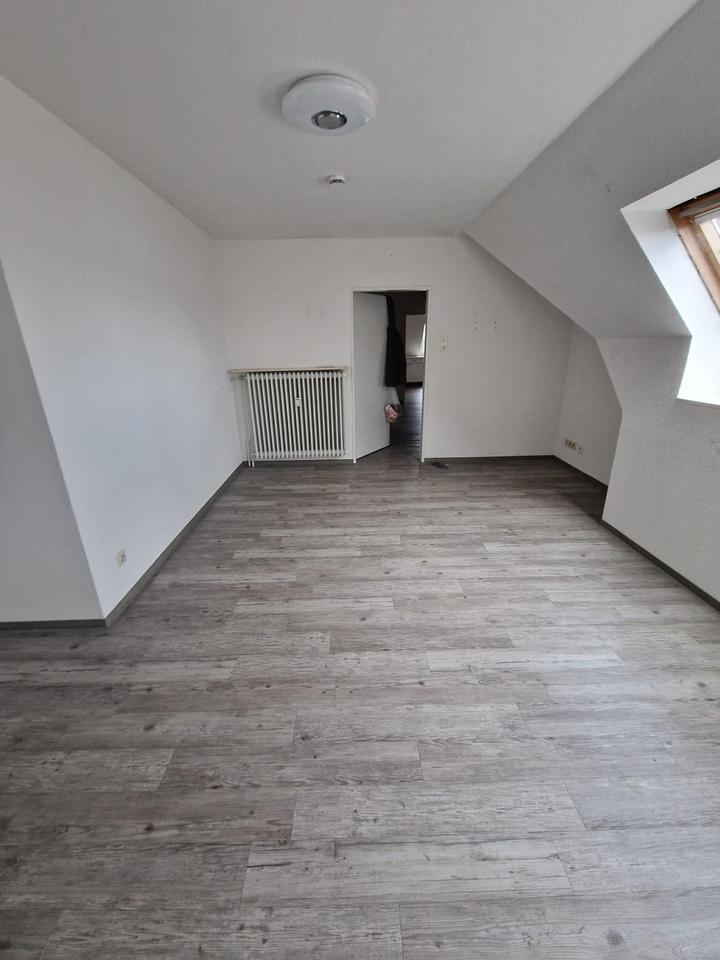2 Zimmer Wohnung mit Balkon zu vermieten zimmer
