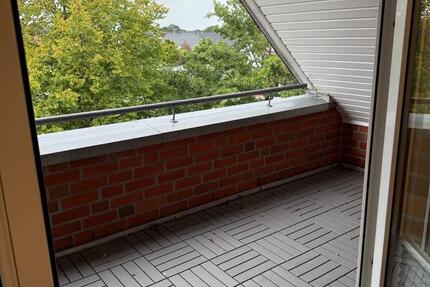 Helle 3-Zimmer-Dachgeschosswohnung mit Balkon und EBK 3 zimmer