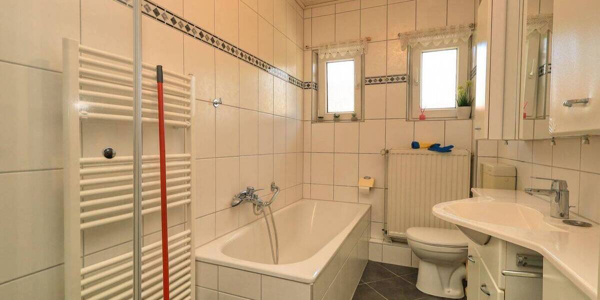 Mehrfamilienhaus, Wohnhaus Westerstede Howiek - 8 Zimmer, 187 m&sup2;, 335.000&euro; | Angebot:26345997
