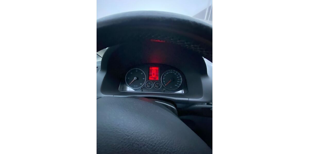 VW Touran 270.000 km 2.500 &euro; Oldenburg 26123