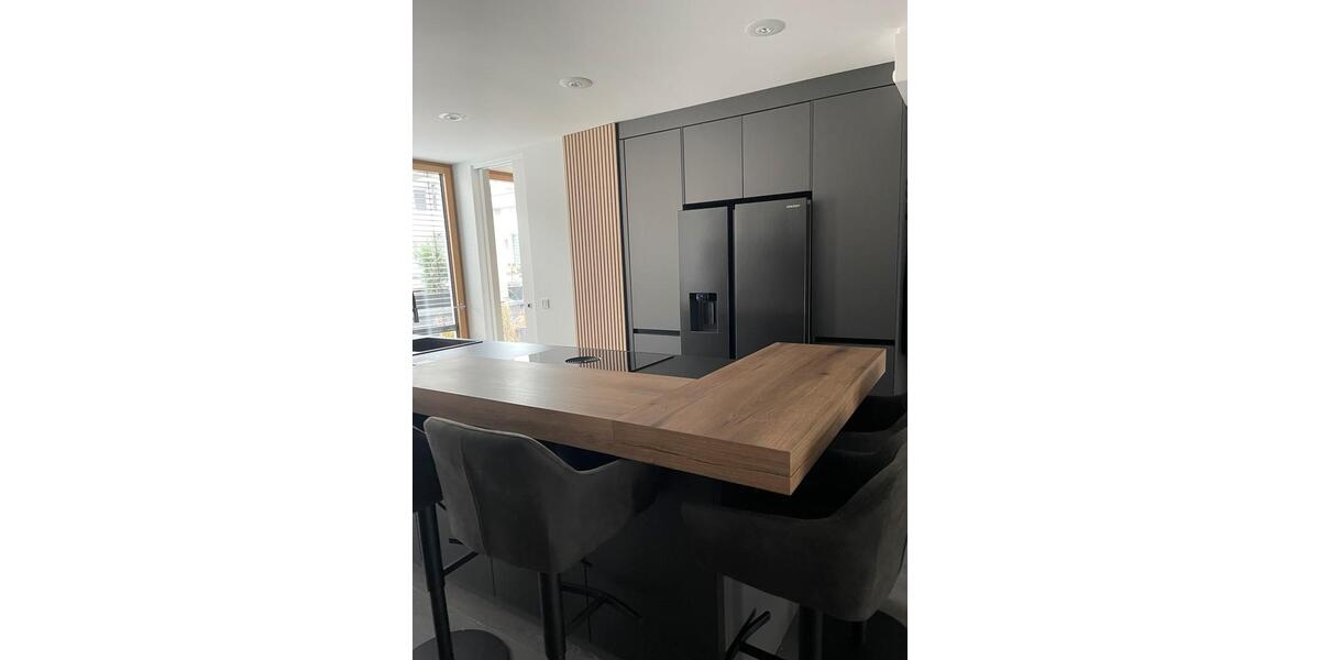 Stilvolle 3,5 Zimmer Wohnung mit Terrasse und Garage zentral 3.5 zimmer