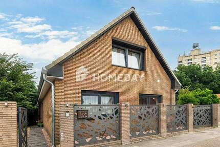 Einfamilienhaus mit zwei Wohneinheiten und großem Grundstück mit Baulandreserve 6 zimmer