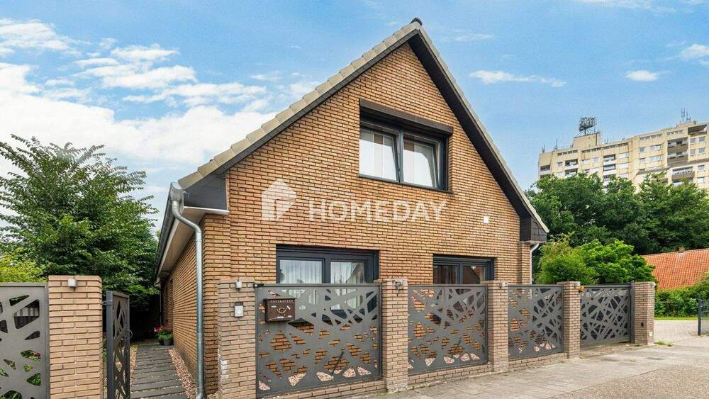 Einfamilienhaus mit zwei Wohneinheiten und großem Grundstück mit Baulandreserve 6 zimmer