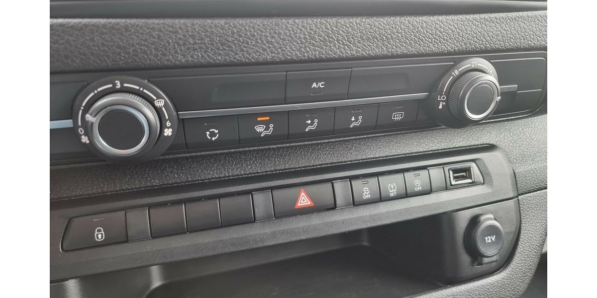 Opel Zafira Life Edition M Vivaro 9-Sitzer Automatik 87.900 km 28.900 &euro; Garrel 49681