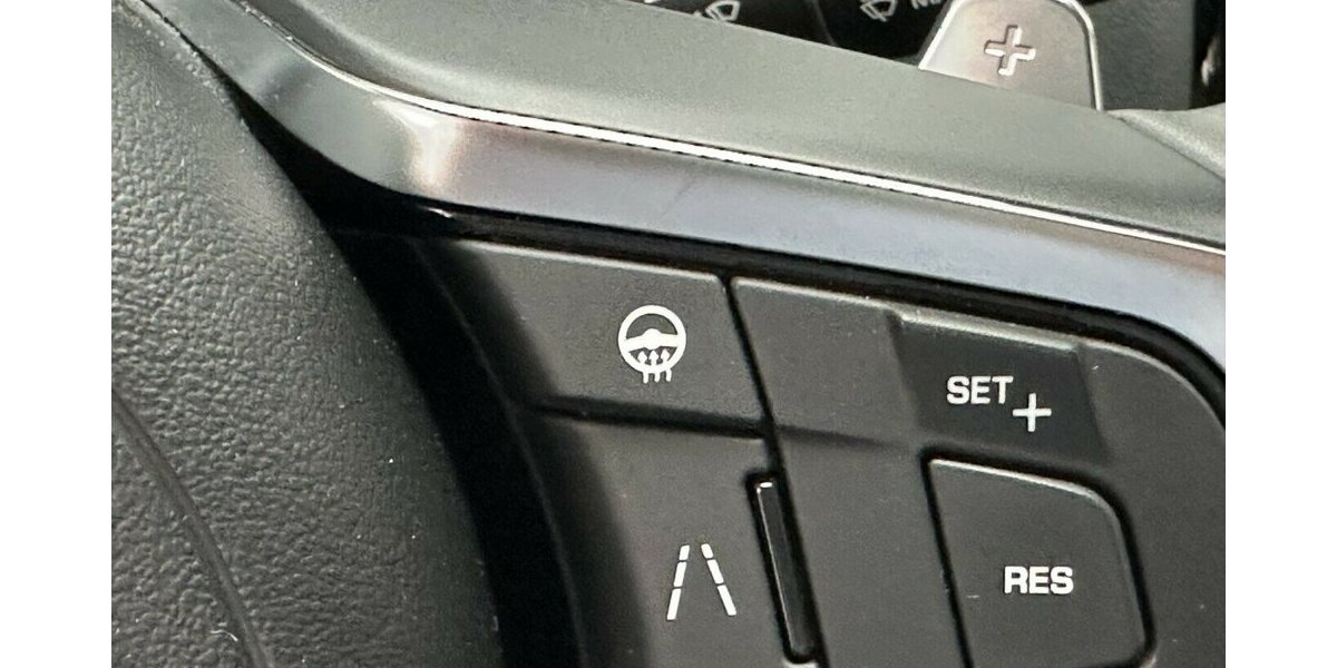 Jaguar F-Pace 3,0 D AWD R-Sport +AHK+Panorama+Navi+Kamera 92.200 km 28.990 € Jaderberg 26349