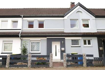 0 % Käuferprovision! Saniertes, vermietetes Reihenmittelhaus mit Garage in Donneresch! 4 zimmer