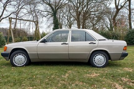 Mercedes-Benz 190 267.000 km 6.500 &euro; Friesoythe 26169