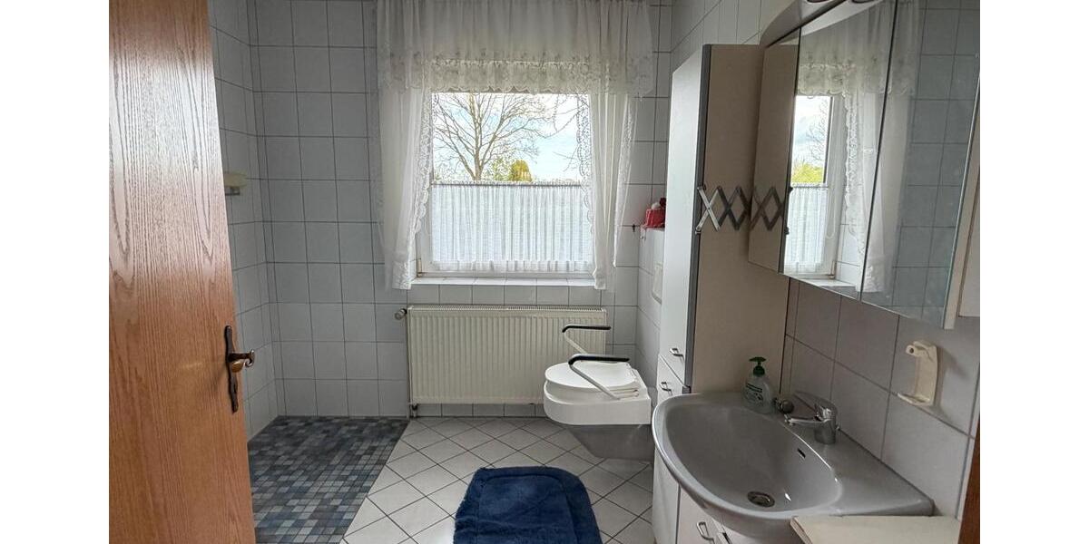 Erdgeschoßwohnung Wiefelstede - 3 Zimmer, 112 m&sup2;, 980&euro; | Angebot:26348243