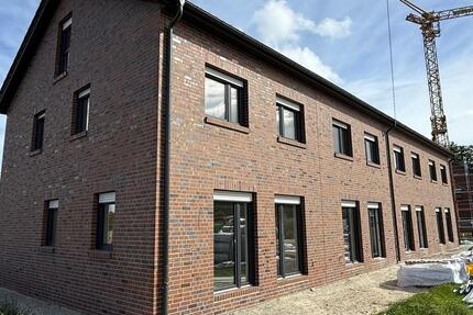Rastede - Im Göhlen: Neubau-Reihenmittelhaus mit Einbauküche als Erstbezug zimmer