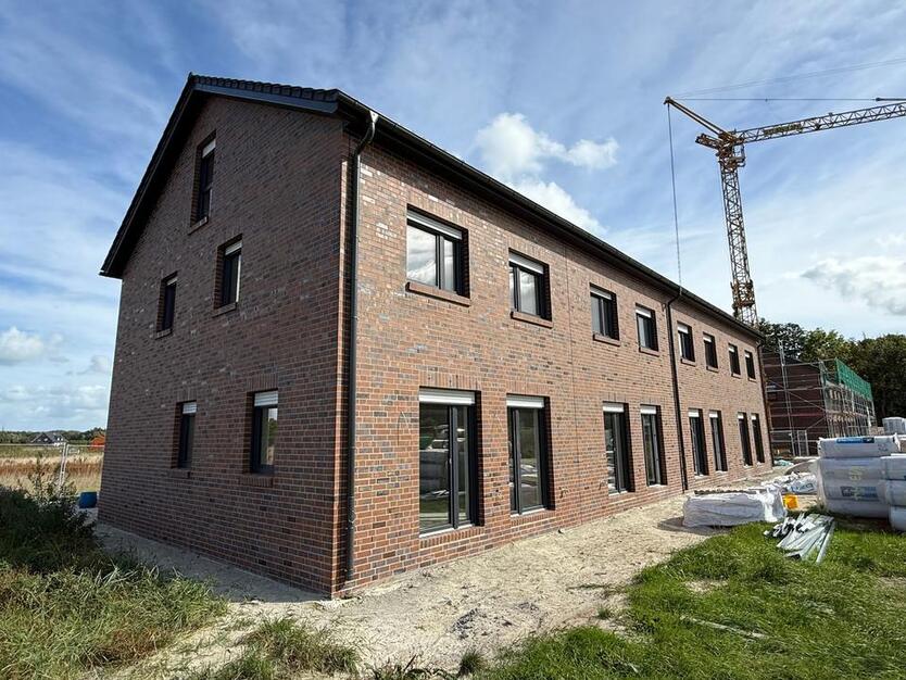 Rastede - Im Göhlen: Neubau-Reihenmittelhaus mit Einbauküche als Erstbezug zimmer