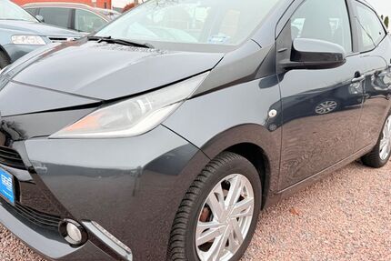 Toyota Aygo (X) 81.600 km 7.999 &euro; Delmenhorst 27755