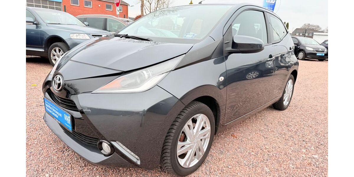 Toyota Aygo (X) 81.600 km 7.999 &euro; Delmenhorst 27755