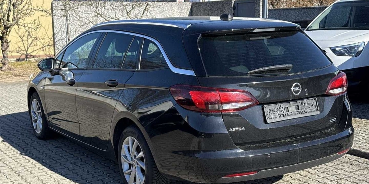 Opel Astra K ST ELEGANCE SHZ/KAM/NAV/LEDER/LENKRADHZ. 114.300 km 12.990 &euro; Hatten 26209
