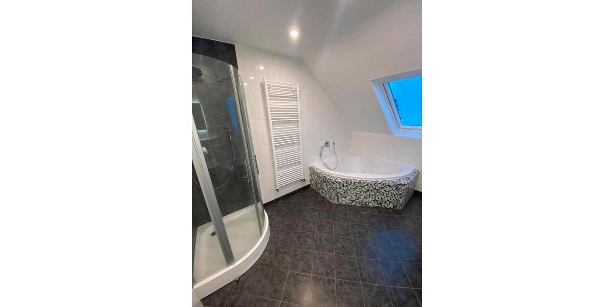 Dachgeschoßwohnung Schwanewede - 4 Zimmer, 103 m&sup2;, 1.050&euro; | Angebot:25948846