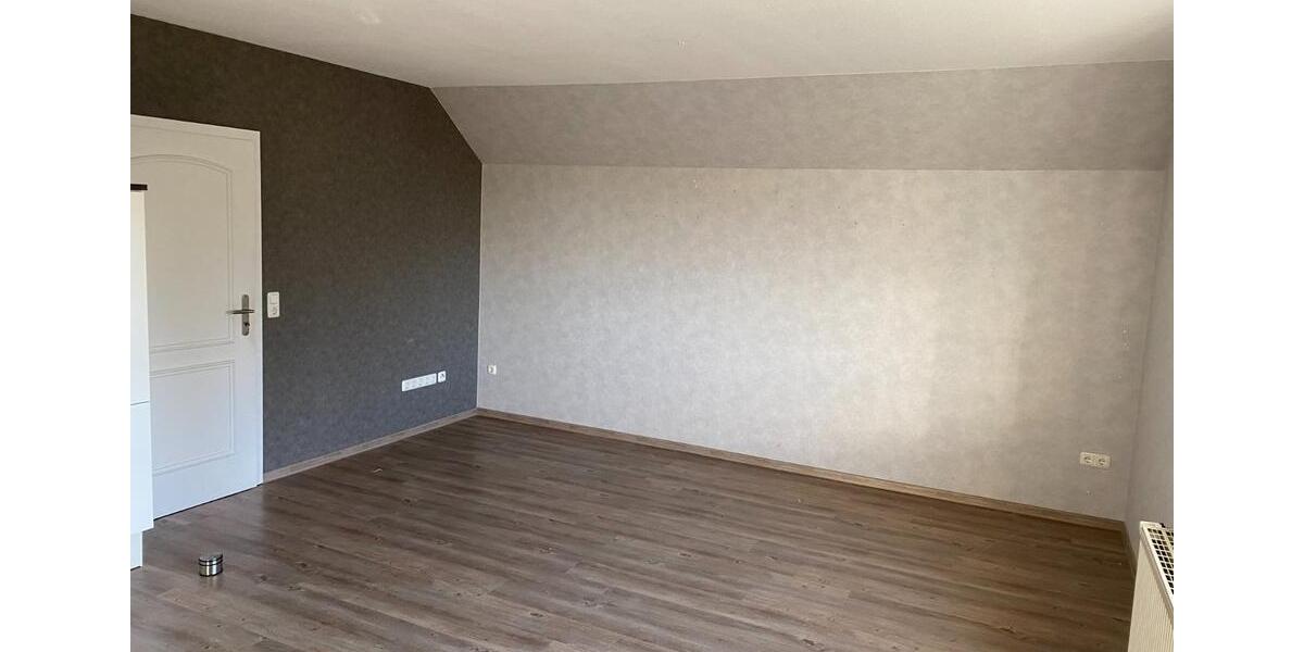 Dachgeschoßwohnung Varel - 3 Zimmer, 101 m&sup2;, 800&euro; | Angebot:25172482