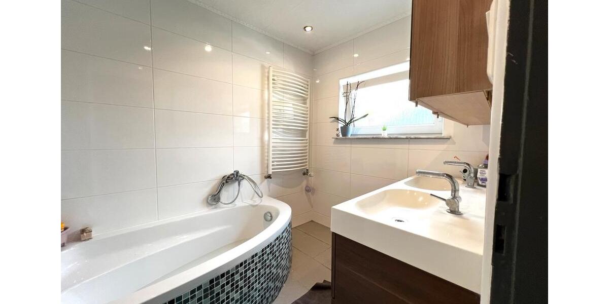 Mehrfamilienhaus, Wohnhaus Oldenburg Alexandersfeld - 8 Zimmer, 163 m&sup2;, 419.453&euro; | Angebot:27264426