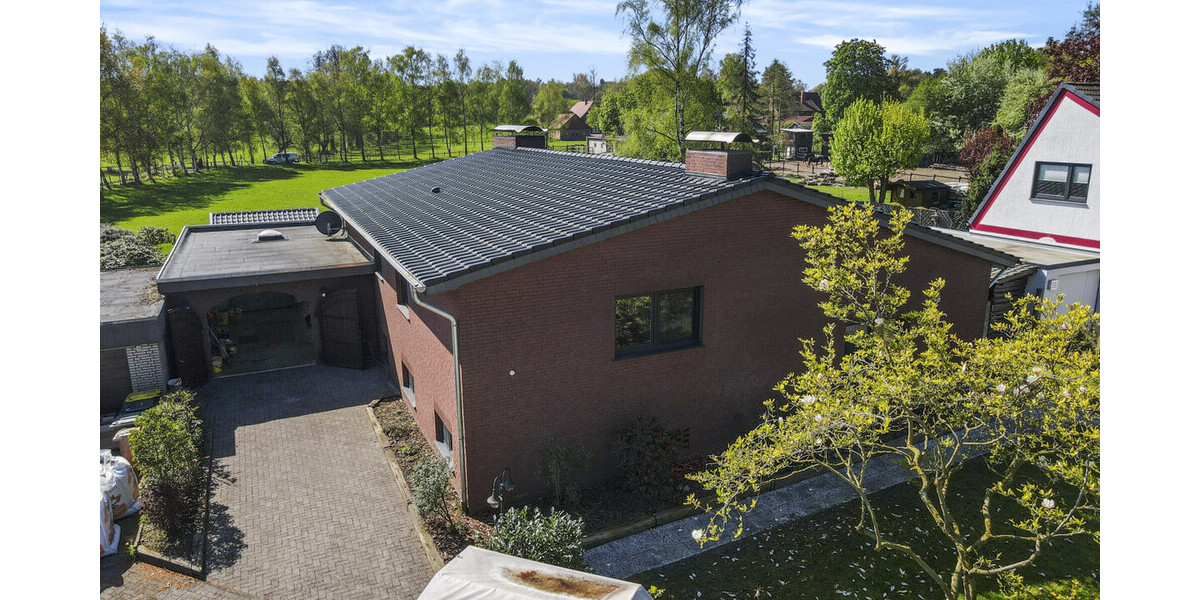 Ganderkesee-Schierbrok Renoviertes Einfamilienhaus in Feldrandlage mit Keller, Garage und EBK - Einfamilienhaus Ganderkesee | Angebot:26366702