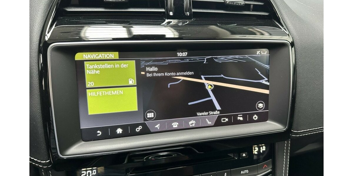 Jaguar F-Pace 3,0 D AWD R-Sport +AHK+Panorama+Navi+Kamera 92.200 km 28.990 € Jaderberg 26349