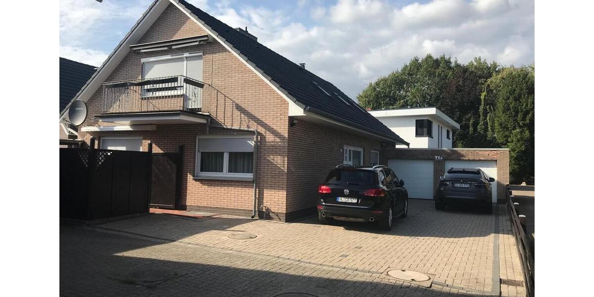 Charmantes Zweifamilienhaus in ruhiger Lage zu Verkaufen 7 zimmer