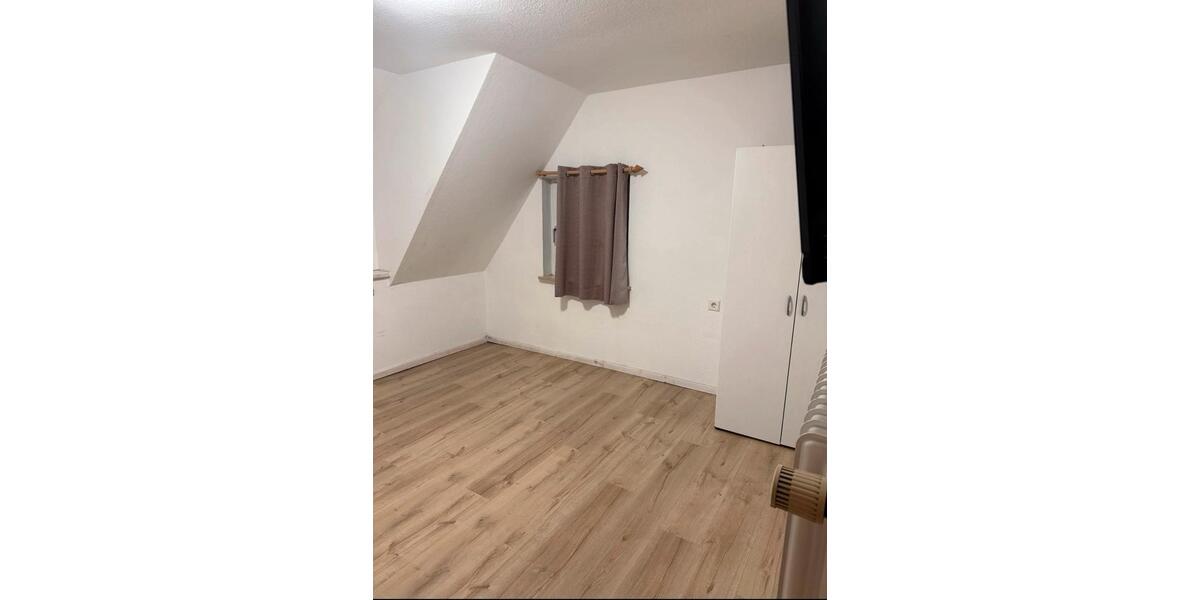 Dachgeschoßwohnung Edewecht - 1 Zimmer, 5 m&sup2;, 600&euro; | Angebot:24732290