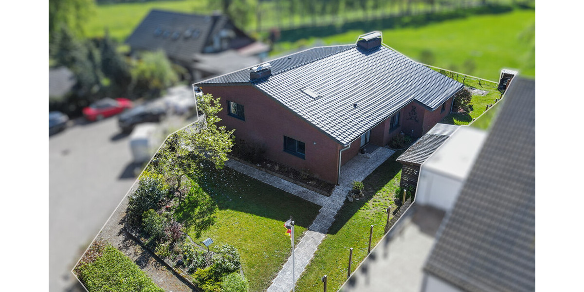 Ganderkesee-Schierbrok Renoviertes Einfamilienhaus in Feldrandlage mit Keller, Garage und EBK - Einfamilienhaus Ganderkesee | Angebot:26366702