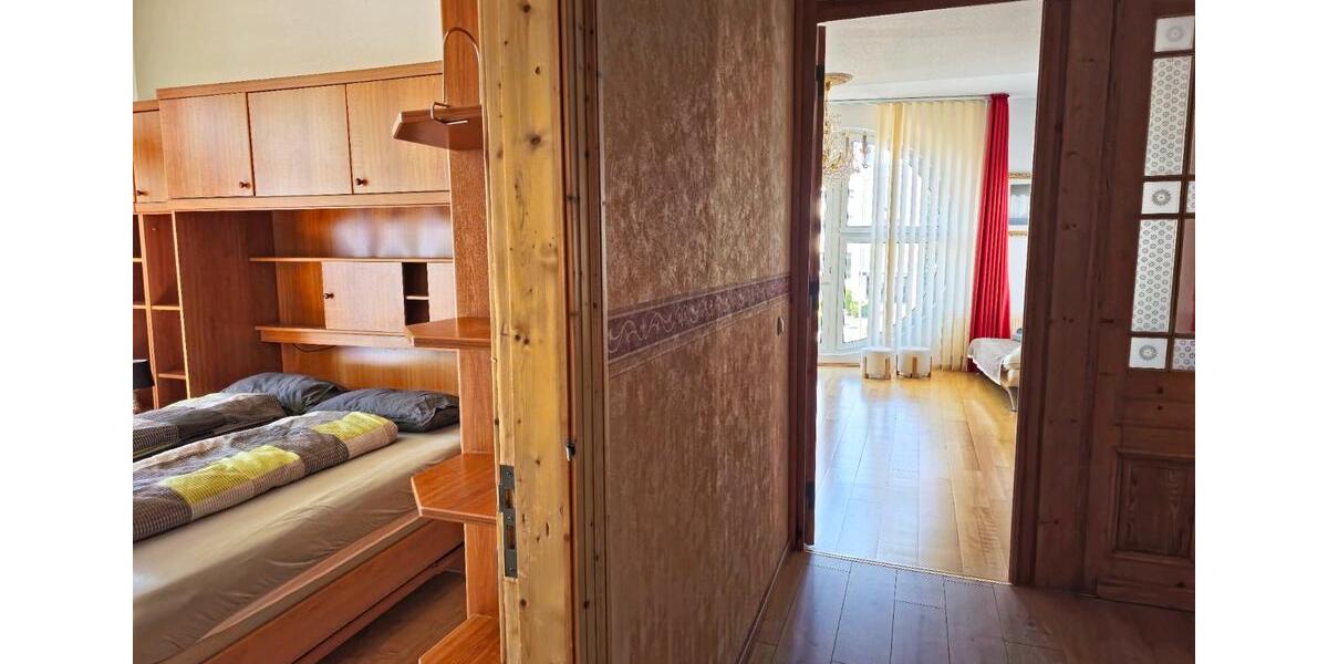 Schön möblierte Wohnung mit Wintergarten, Terrasse und Stellplatz 4 zimmer