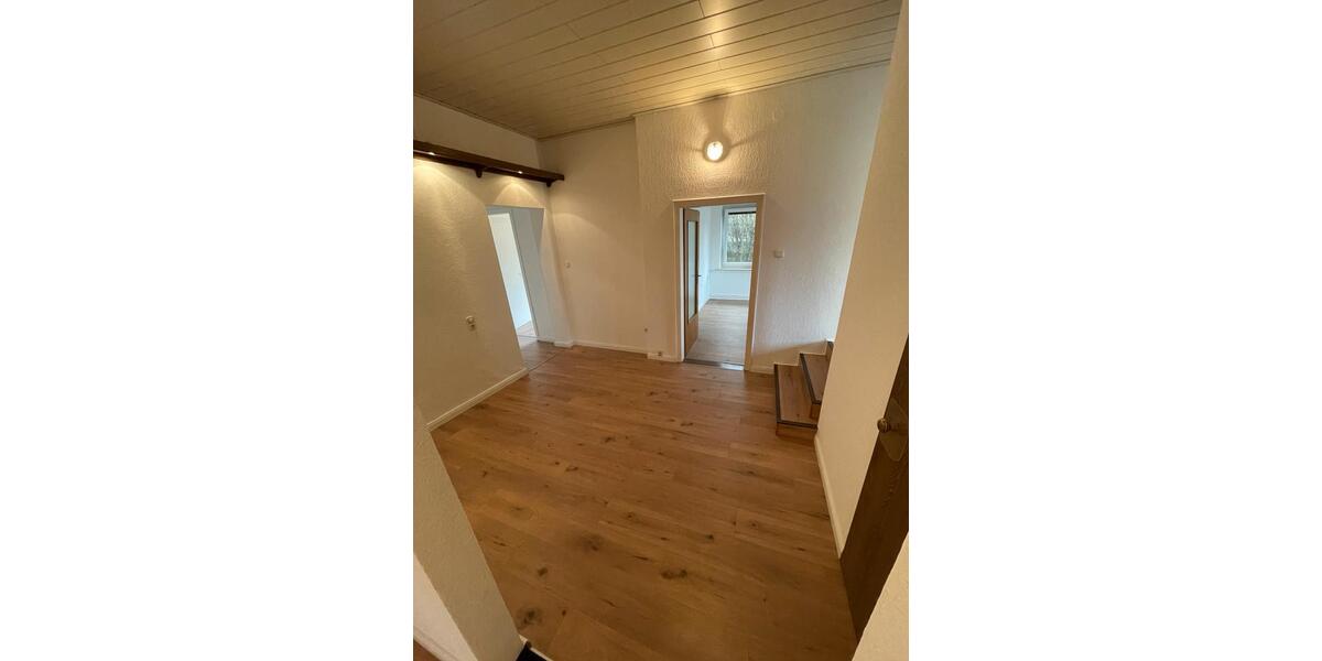 Etagenwohnung Delmenhorst - 5 Zimmer, 120 m&sup2;, 1.250&euro; | Angebot:26632954