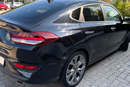 Hyundai i30 98.500 km 15.600 &euro; Oldenburg 26123