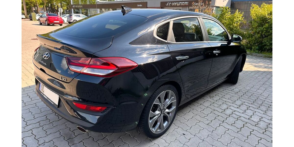 Hyundai i30 98.500 km 15.600 &euro; Oldenburg 26123