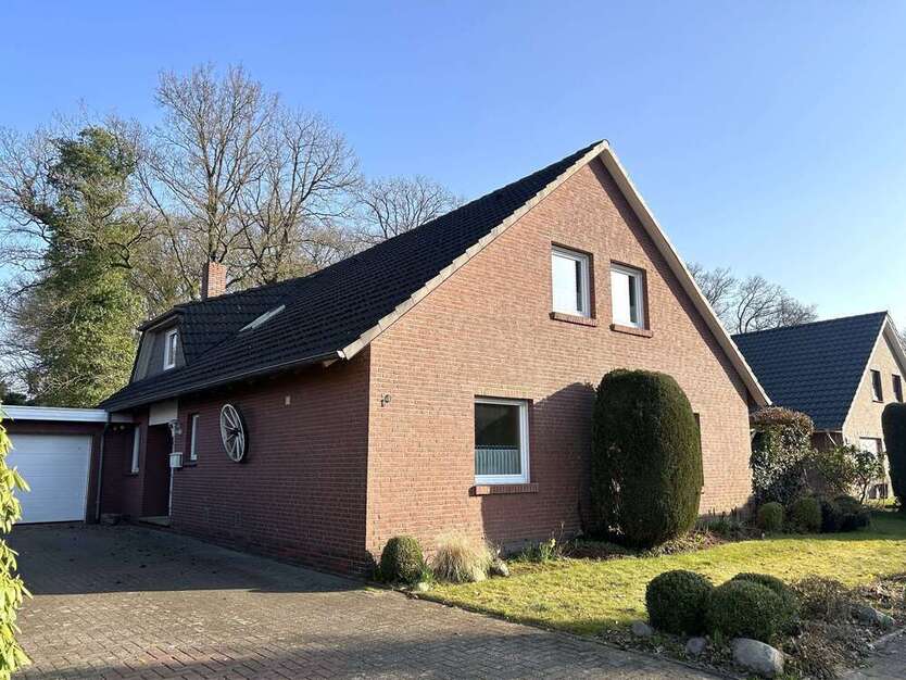 Haus zum Kaufen in Wiefelstede 349.000 € 197.49 m²