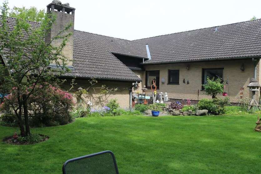 Haus zum Kaufen in Hude 519.000 € 204 m²