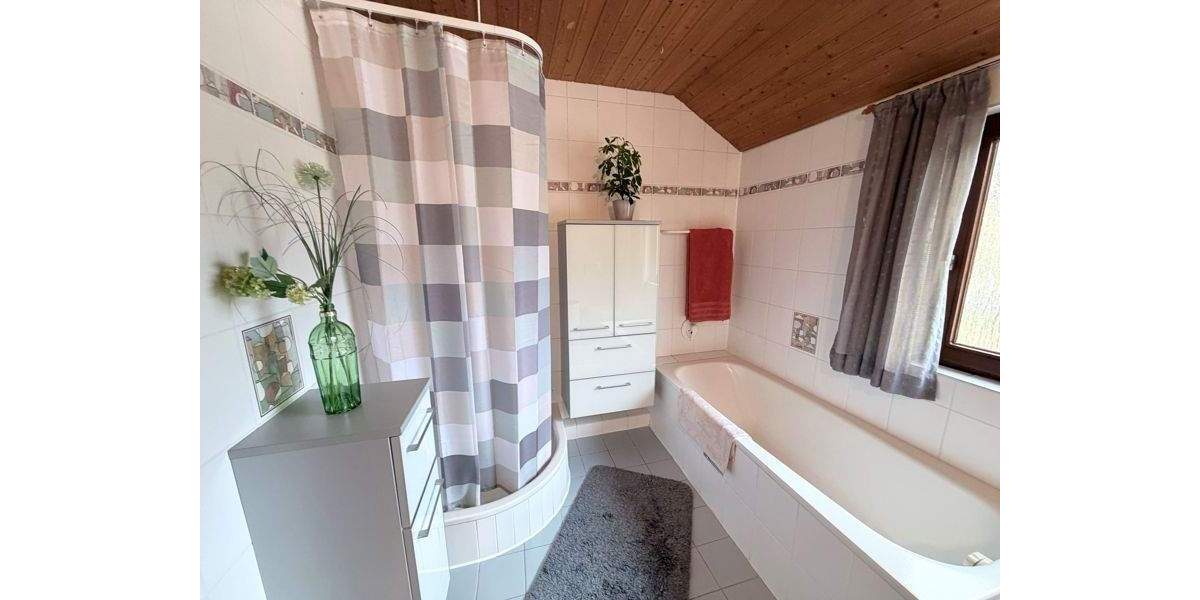 Mehrfamilienhaus, Wohnhaus Schwanewede / Neuenkirchen Neuenkirchen - 8 Zimmer, 239 m&sup2;, 319.000&euro; | Angebot:26160538