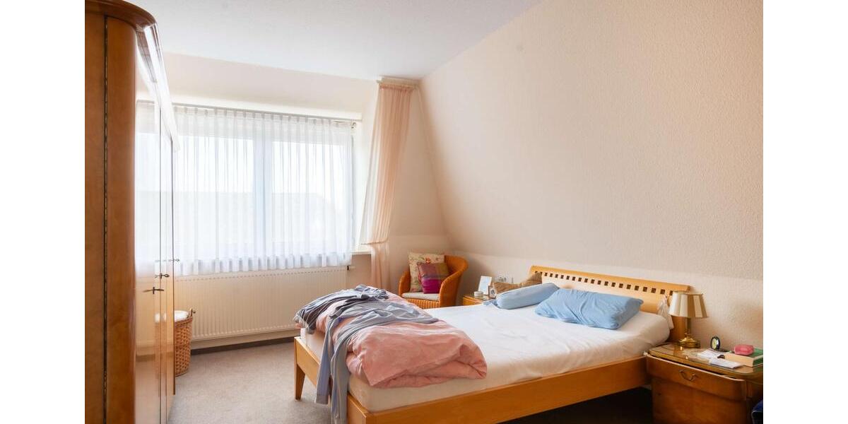 Dachgeschoßwohnung Bad Zwischenahn - 3.5 Zimmer, 127 m&sup2;, 1.200&euro; | Angebot:25783968