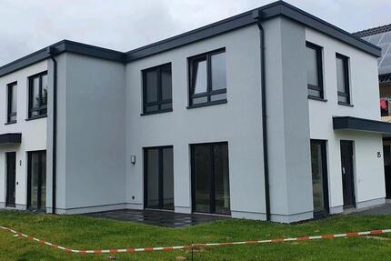 Attraktive Doppelhaus-Hälfte in CLP zu vermieten zimmer