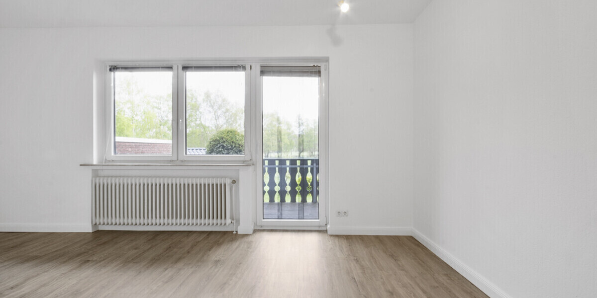 Ganderkesee-Schierbrok Renoviertes Einfamilienhaus in Feldrandlage mit Keller, Garage und EBK - Einfamilienhaus Ganderkesee | Angebot:26366702