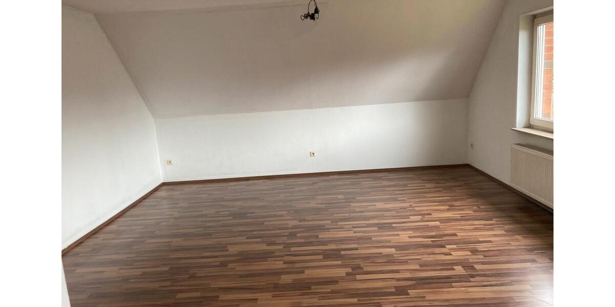 Dachgeschoßwohnung Ganderkesee - 3 Zimmer, 76 m&sup2;, 650&euro; | Angebot:26322893