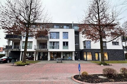 Modernes Gewerbeobjekt im Erdgeschoss eines Wohn- und Geschäftshauses mit drei vermieteten Gewerbeeinheiten im Zentrum von Bad Zwischenahn