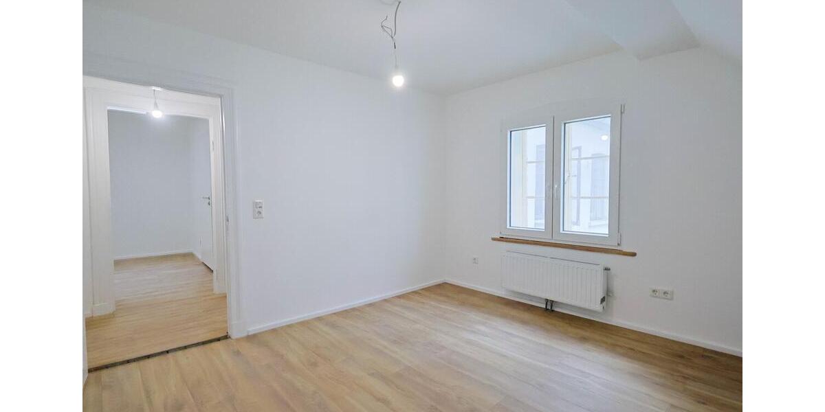 Dachgeschoßwohnung Oldenburg Dobbenviertel - 5 Zimmer, 137 m&sup2;, 1.438&euro; | Angebot:25872609