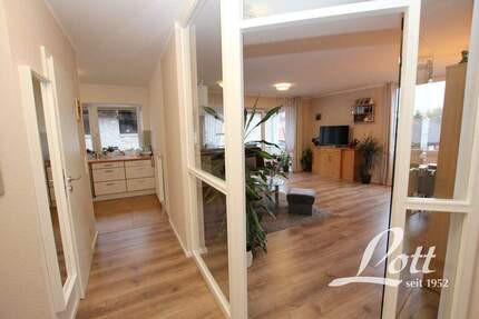 ++ Sehr gepflegte Eigentumswohnung mit PKW-Stellplatz u. Kellerraum in Kernlage von Augustfehn ++ 2 zimmer