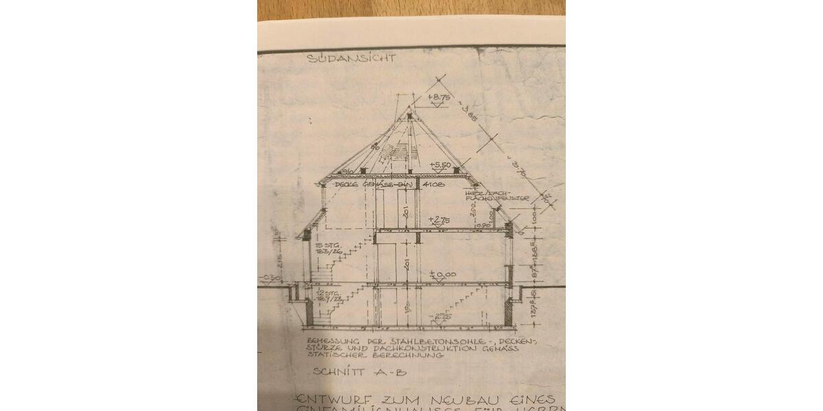 Einfamilienhaus mit 180 m2 Wohnfläche, voll unterkellert 7 zimmer