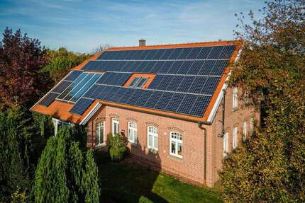 Tolles Wohnhaus mit riesen Garten, plus Lager-Produktionshalle auf sehr schönem Grundstück 6 zimmer