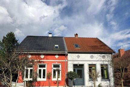 Provisionsfrei - Schöne Doppelhaushälfte mit möbliertem Appartement in idyllischer Stadtlage Nähe der Universität! 4 zimmer