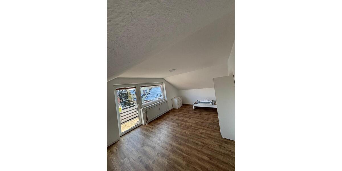 Dachgeschoßwohnung Oldenburg Bürgeresch - 4 Zimmer, 15 m&sup2;, 450&euro; | Angebot:25045188